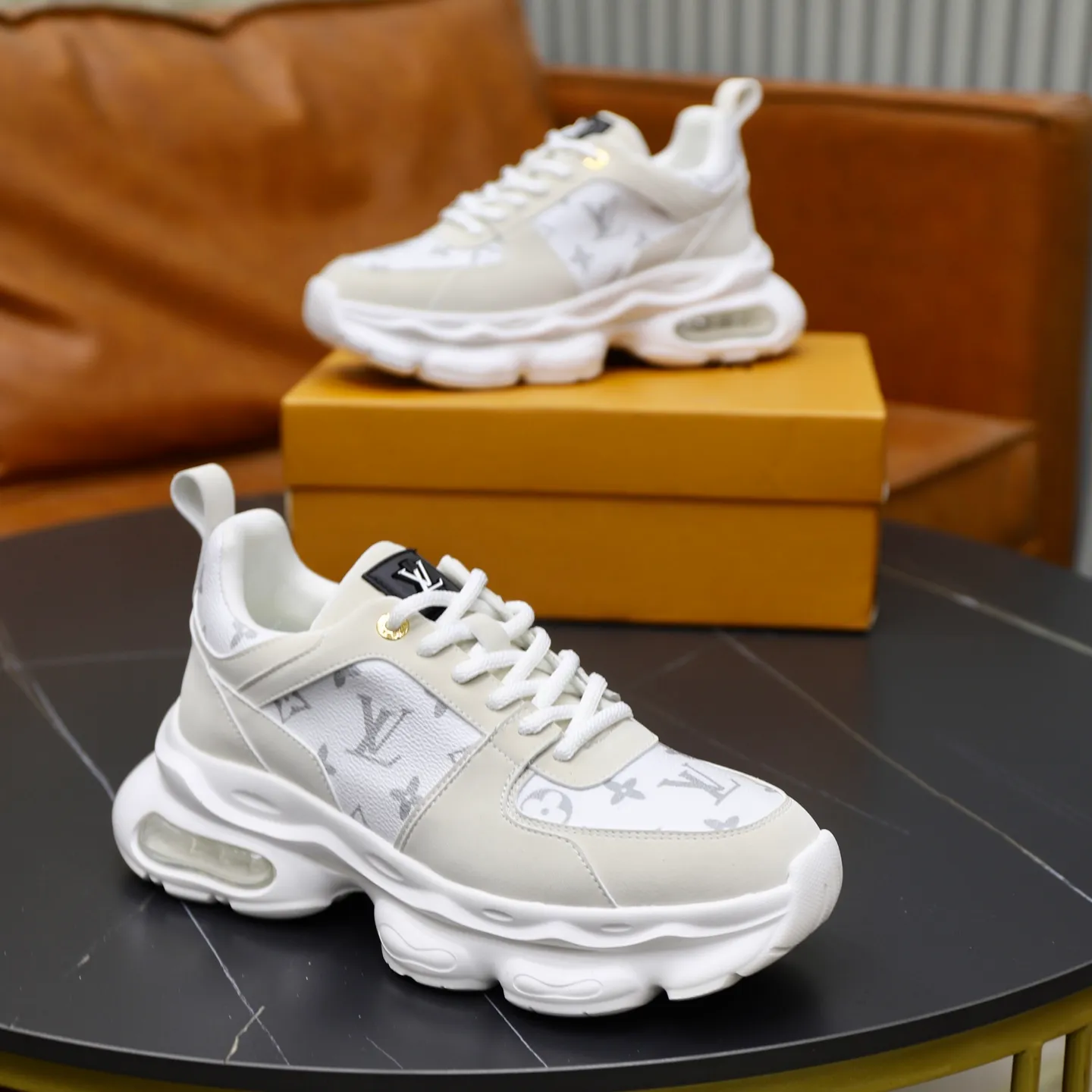 Ex-factory price: 462💰🙅‍♂️🙅‍♂️🙅‍♂️ Brand: Louis Vuitton Standard code: 38-44 (45 customized) Grade: Same as the official website Material: Original cowhide splicing fabric Comfortable and breathable lining Lightweight, soft and wear-resistant outsole Style category: Men's fashionable casual shoes Running sneakers Distinguished luxury brand elements Top luxury Color: actual picture color
